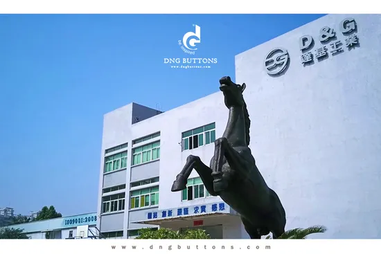 Adjustable Plastic Button Buckle for Skirt Strap Shortening 